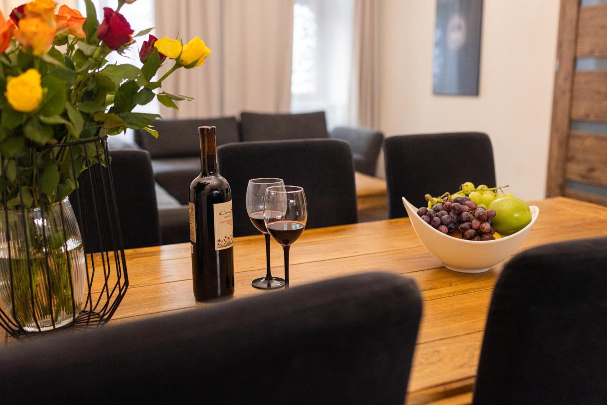 Lux Apartmenty - Old City Cracovia Esterno foto